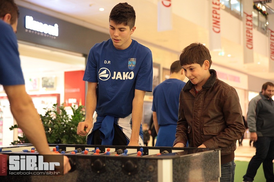 juniori_nkos_u_avenuemallu_2812 juniori_nkos_u_avenuemallu_2812