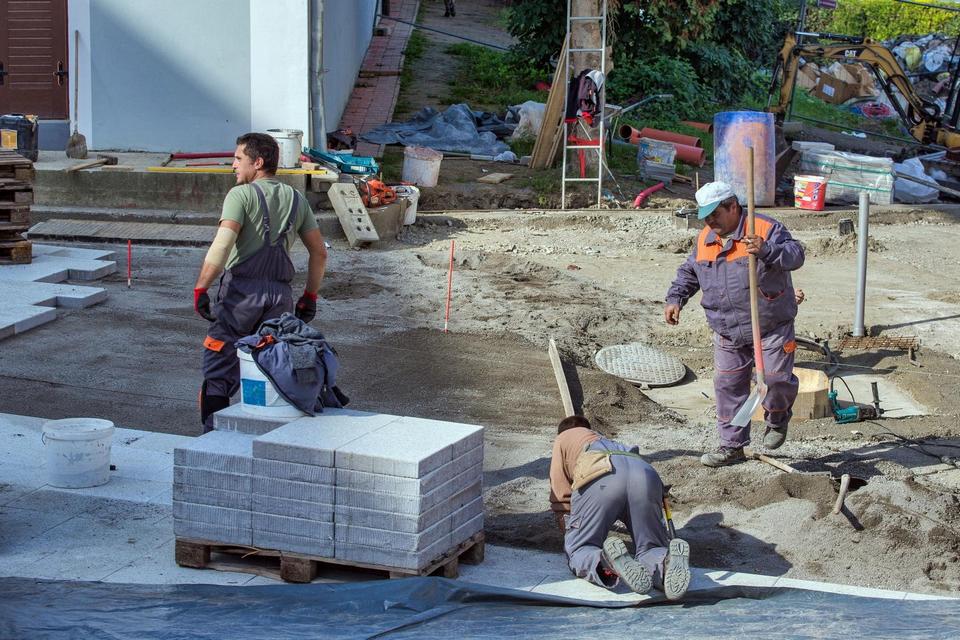 Radovi na obnovi Trga Vatroslava Lisinskog u Tvrđi bliže se kraju