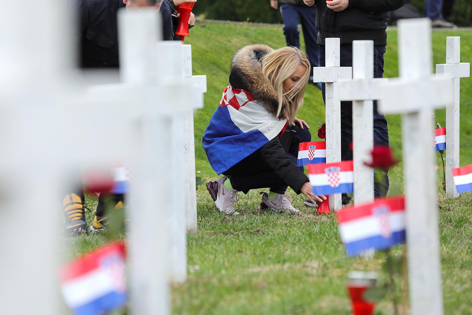 Deseci tisuća ljudi došlo u Vukovar odat počast gradu heroju