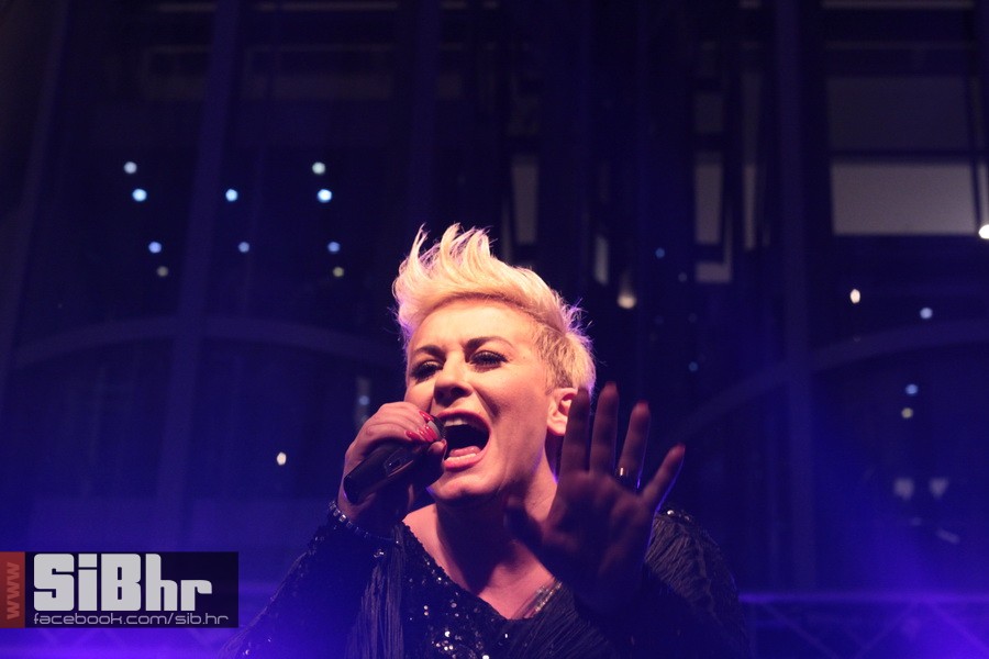 lana_i_colonia_Avenue_mall_65