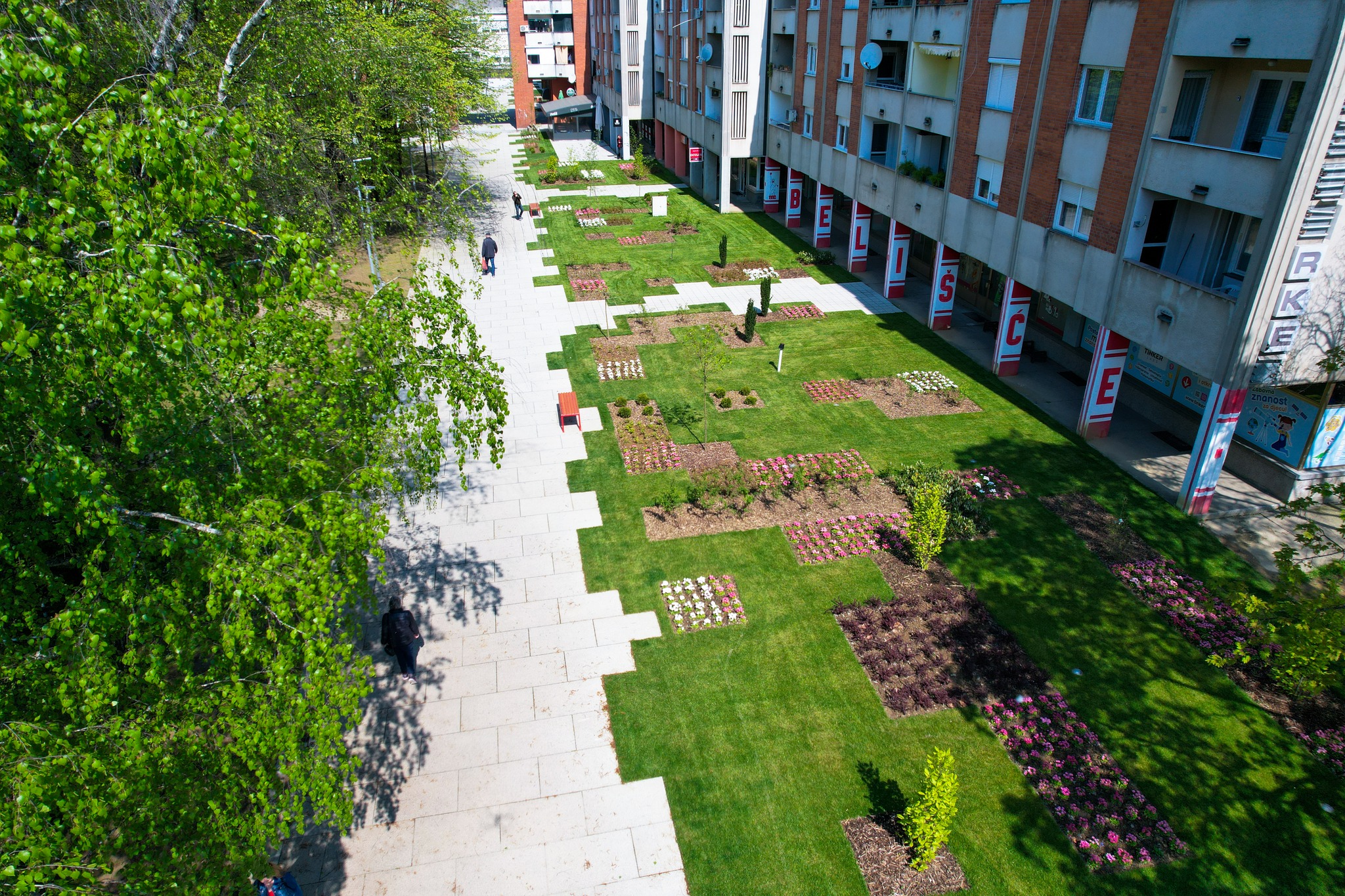 Novi trg u Belišću, travanj 2024. Novi trg u Belišću, travanj 2024.