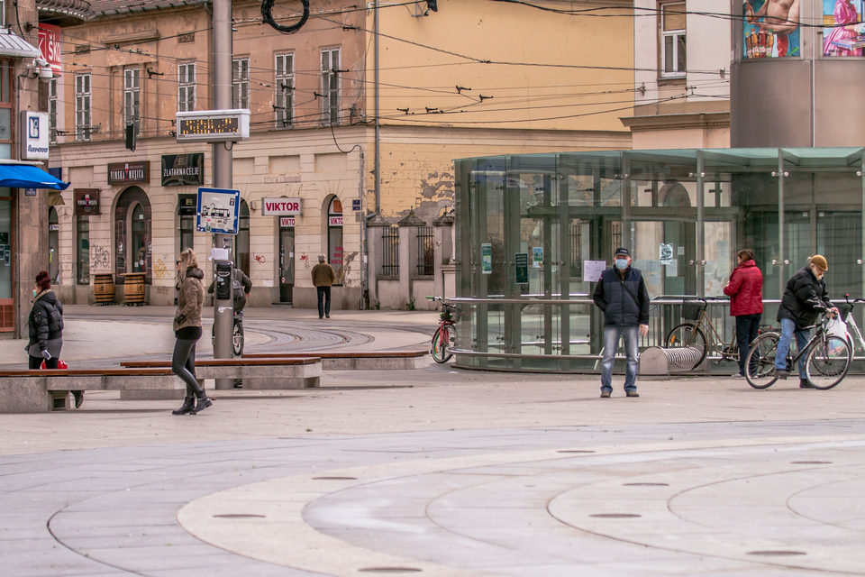 Prošetali smo središtem Osijeka i provjerili kako se Osječani pridržavaju antikorona mjera