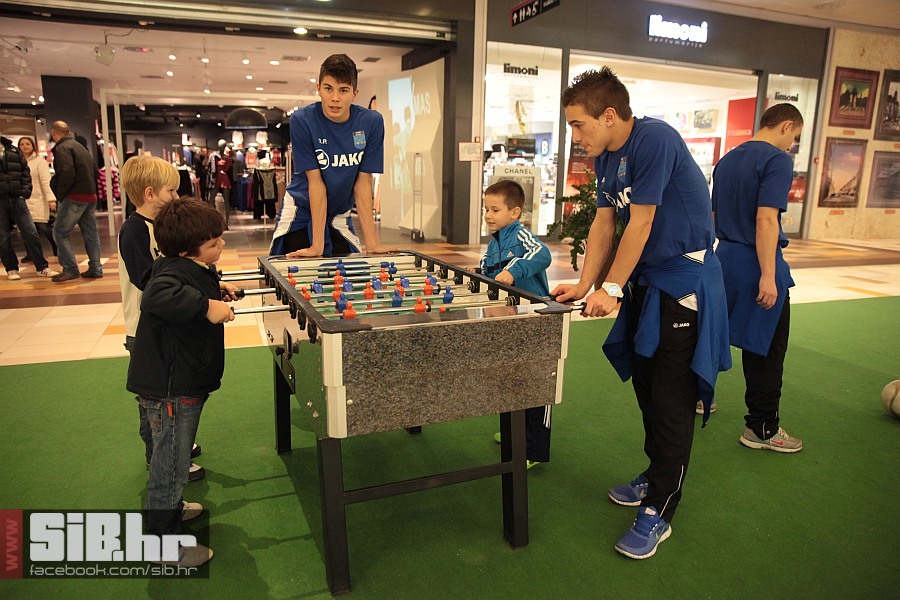 juniori_nkos_u_avenuemallu_2812 juniori_nkos_u_avenuemallu_2812