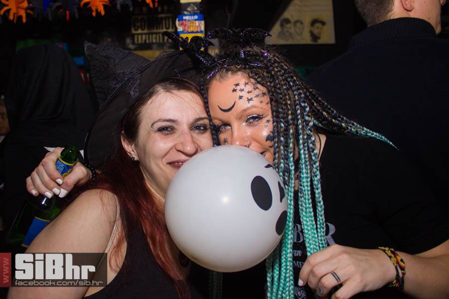 exit_halloween_18
