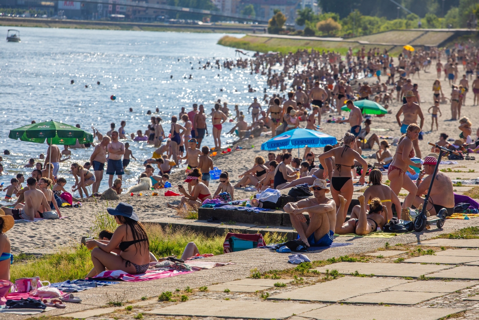 Tisuće Osječana spas od vrućina potražili na Kopiki
