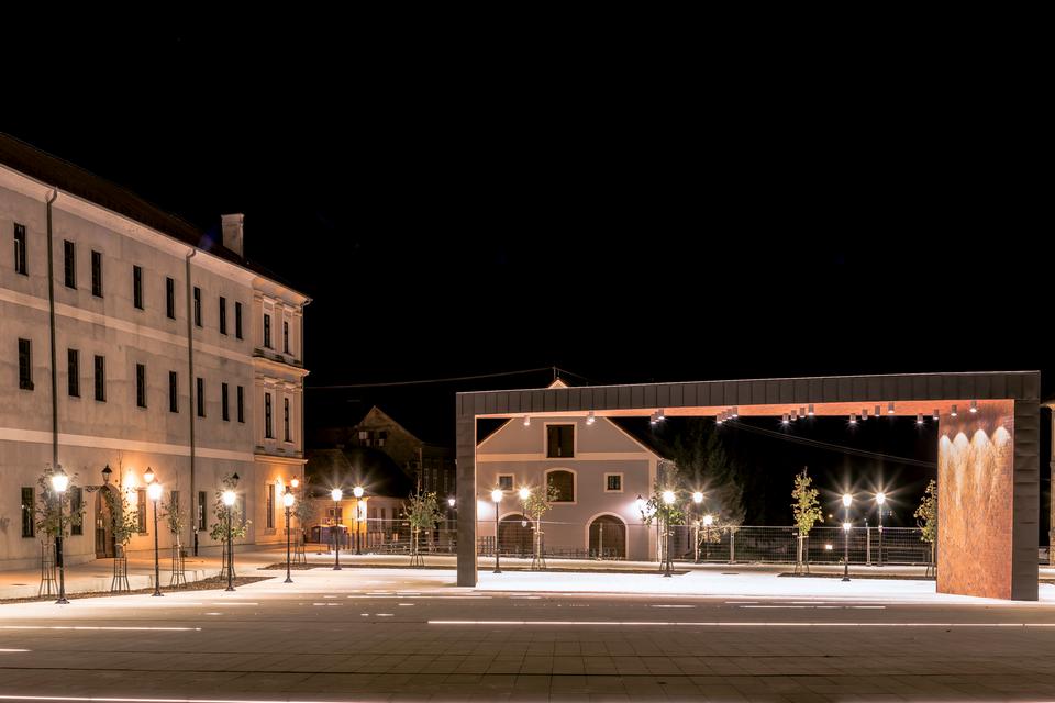 Pogledajte kako izgleda Trg Vatroslava Lisinskog po noći