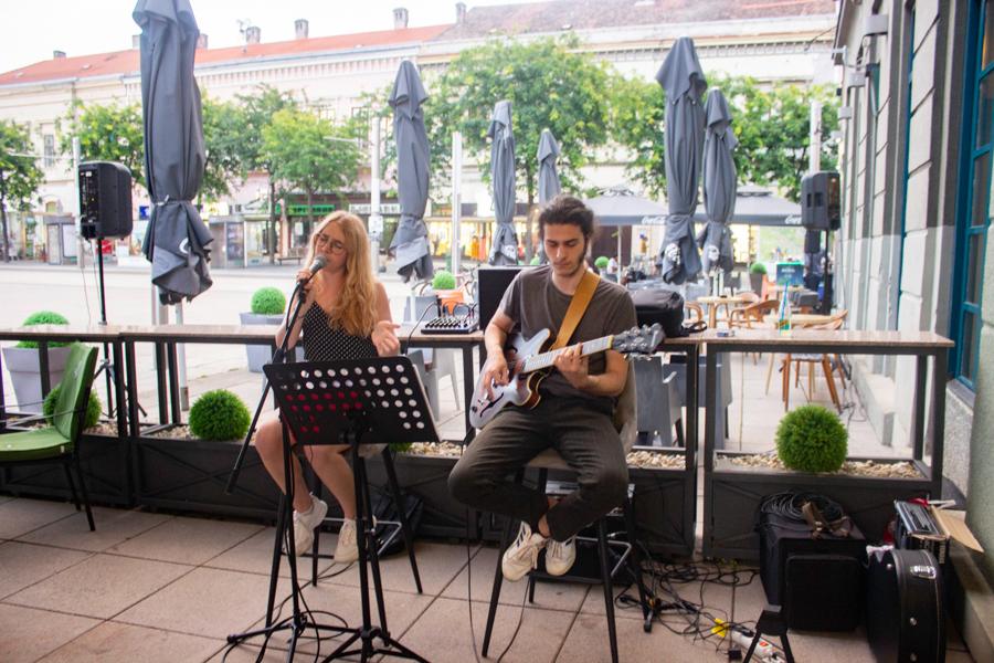 Još jedna odlična glazbena večer na terasi ’22-ojke’