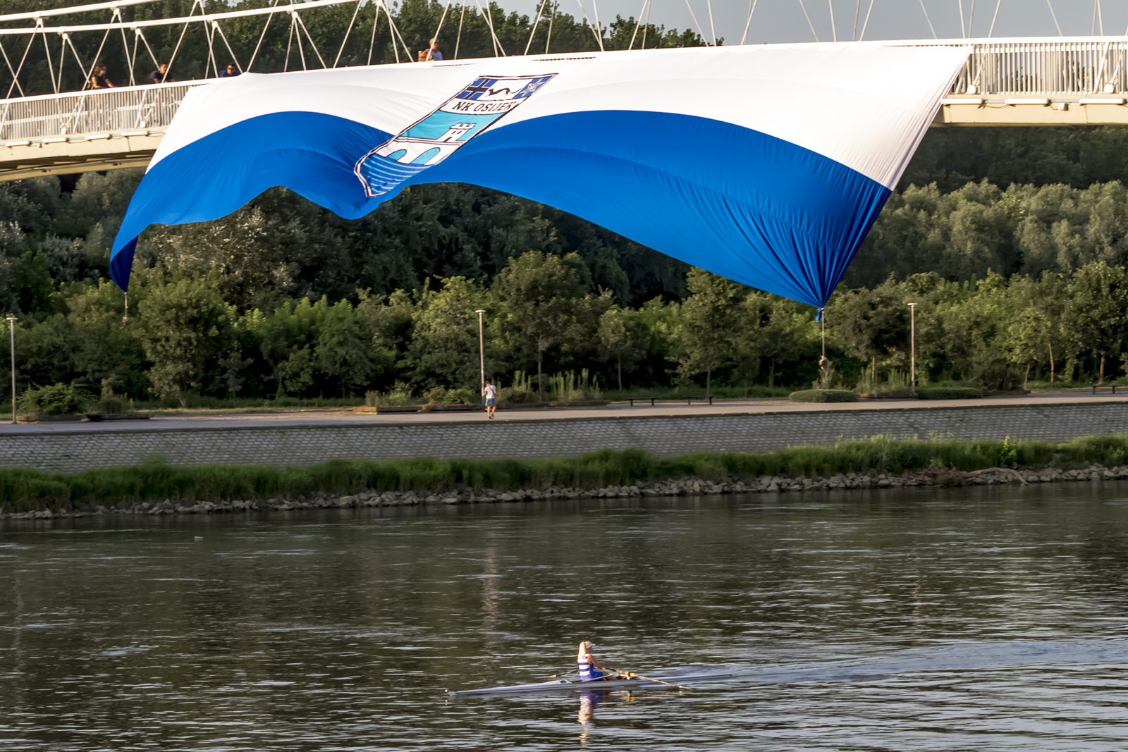 Zastava NK Osijek na mostu Zastava NK Osijek na mostu