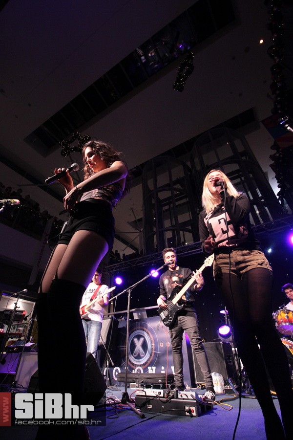 lana_i_colonia_Avenue_mall_45