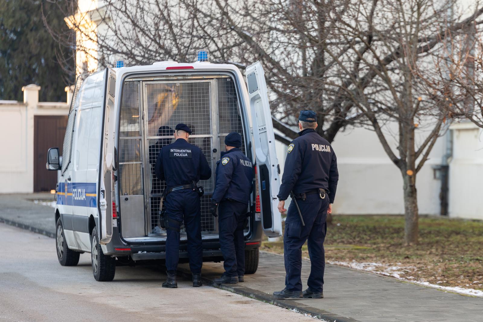 Privođenje osumnjičenih za premlaćivanje dječaka u Vukovaru