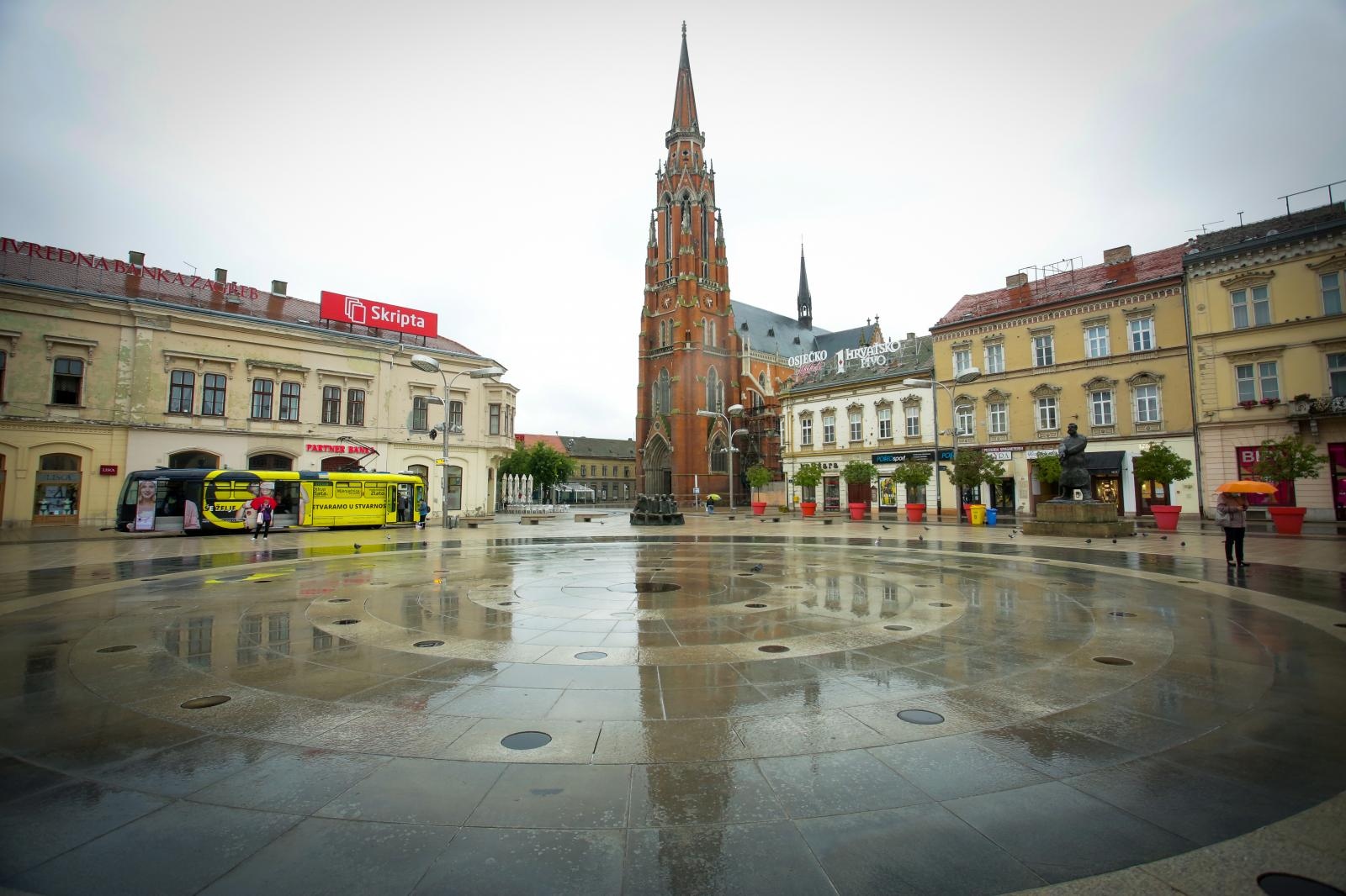 Trg ante starčevića katedrala kiša