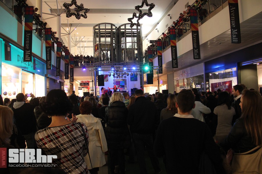 Colonia_AvenueMall_SiBhr_53 Colonia_AvenueMall_SiBhr_53