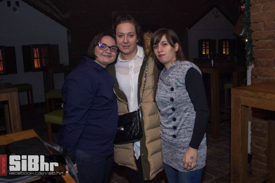 Outside_badnjak_SiBhr_5