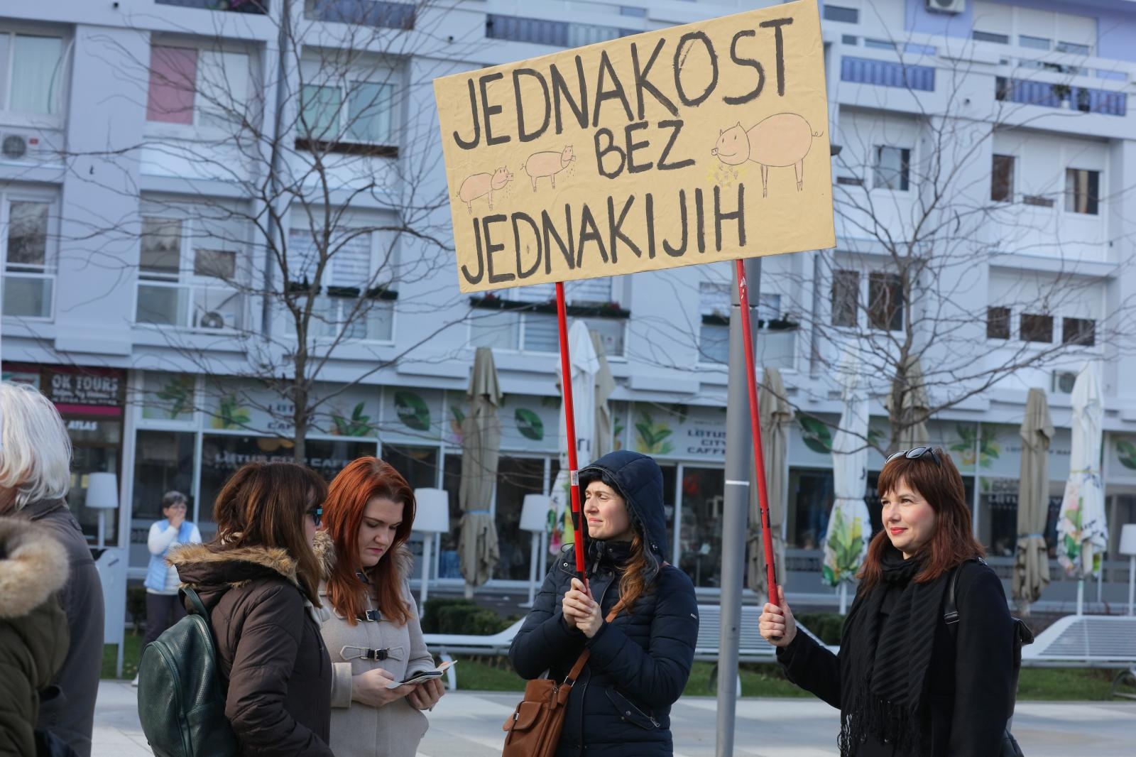 Osječani pružili podršku prosvjetarima