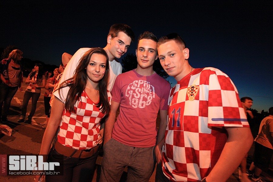 dc_party_14062012_sibhr_by_mban