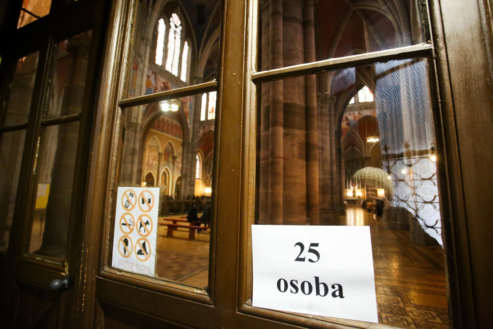 Nedjeljna misa u osječkoj katedrali sa samo 25 vjernika
