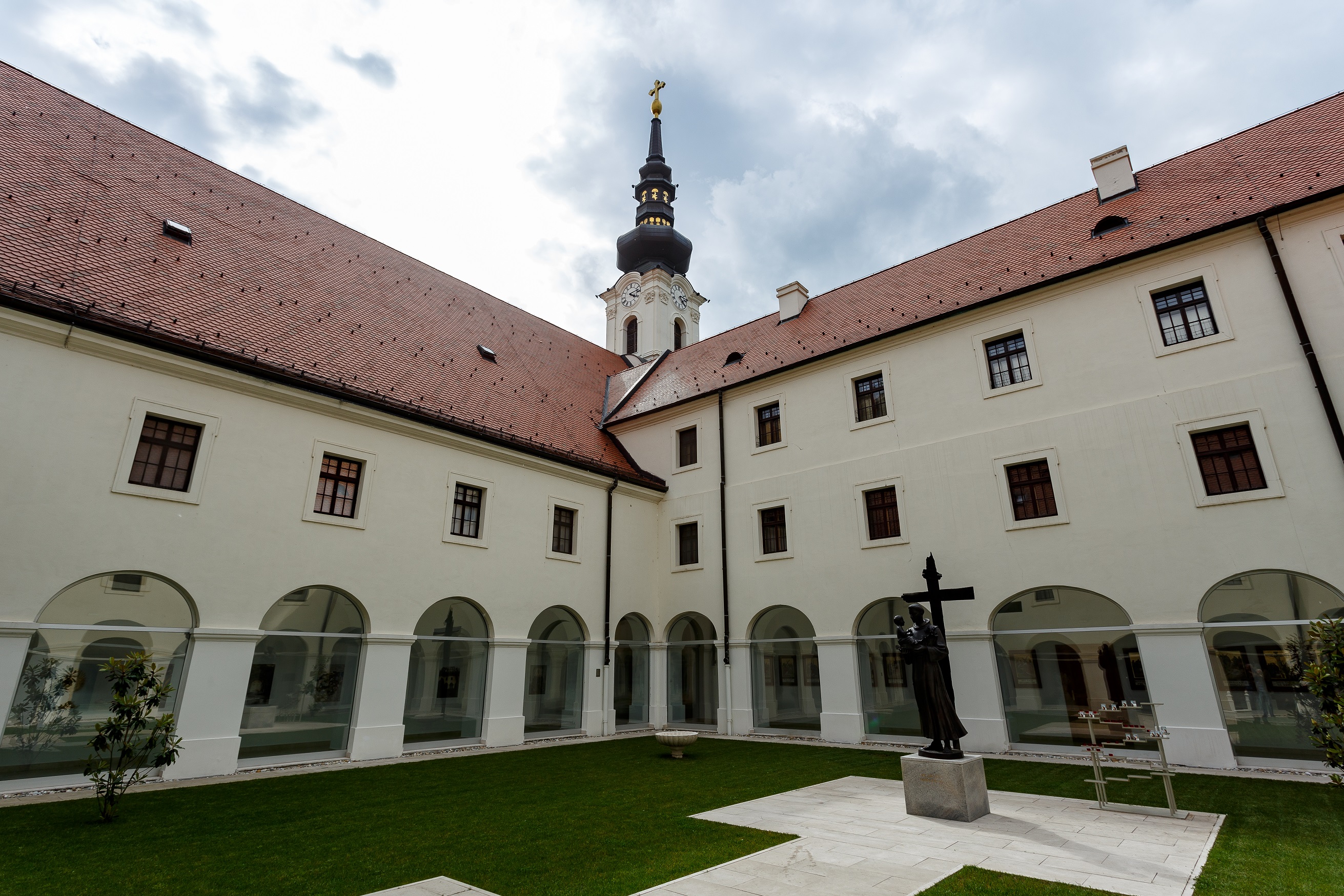 Franjevački samostan u Vukovaru