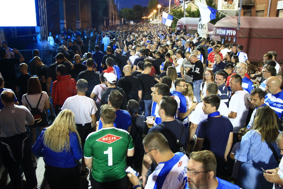 Atmosfera ispred stadiona Osijek – Lokomotiva