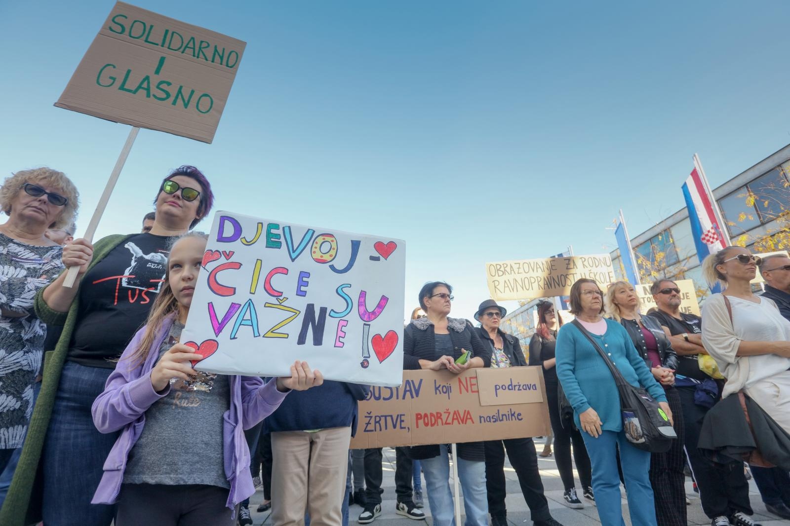 U Osijeku održan prosvjed “Pravda za djevojčice”