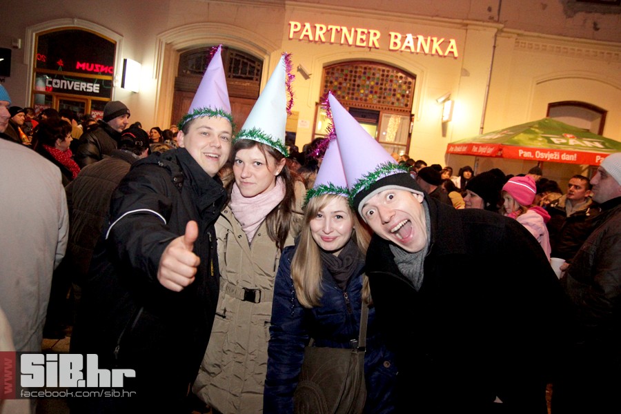 novagtrgkinolumiermediumlotus22 novagtrgkinolumiermediumlotus22