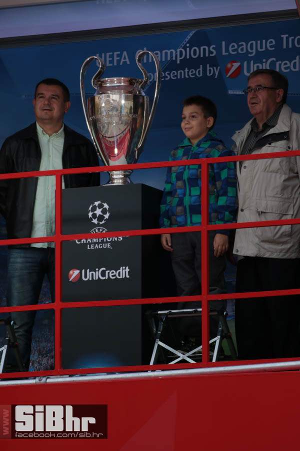 trofej_lige_prvaka_osijek_1