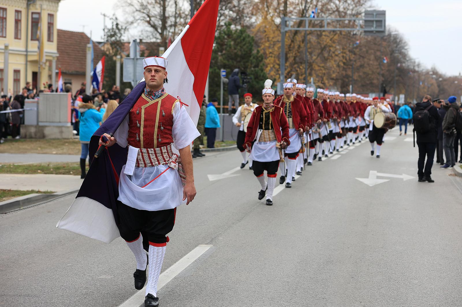 Deseci tisuća ljudi došlo u Vukovar odat počast gradu heroju