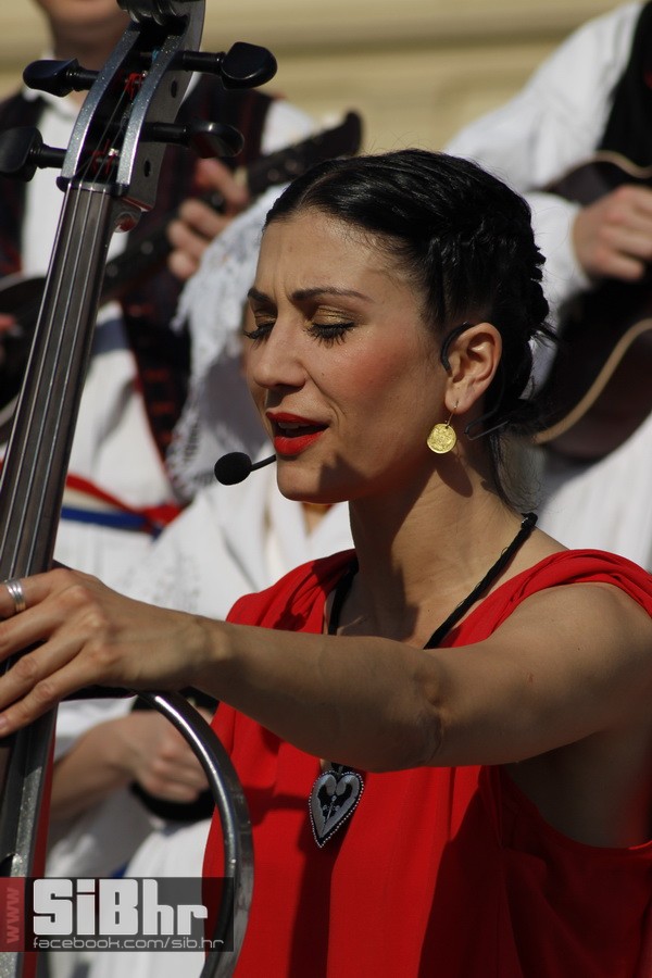 ana_rucner_Drmes_spot_SiBhr_26