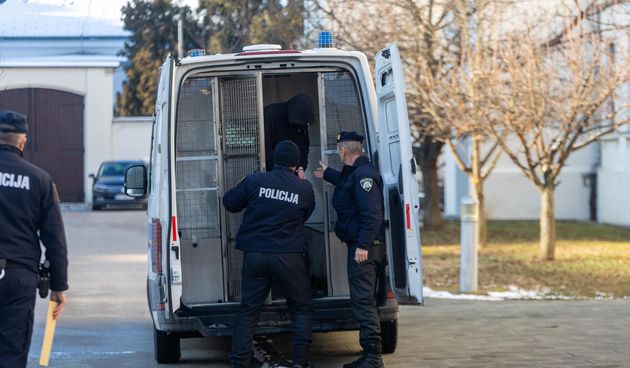 Privođenje osumnjičenih za premlaćivanje dječaka u Vukovaru
