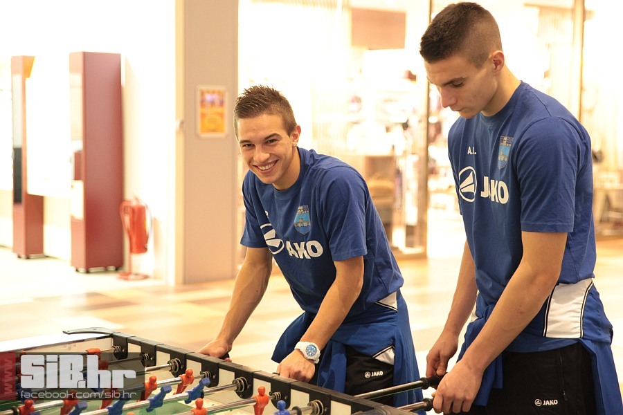 juniori_nkos_u_avenuemallu_2812 juniori_nkos_u_avenuemallu_2812