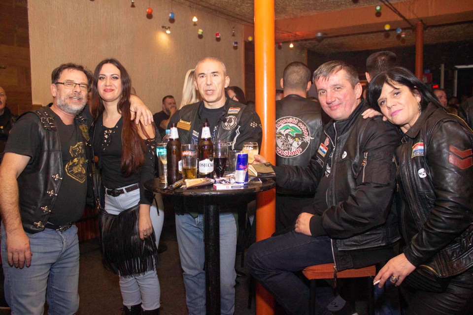 Motoristi partyjali u Balotama uz svirku uživo grupe Lucky day