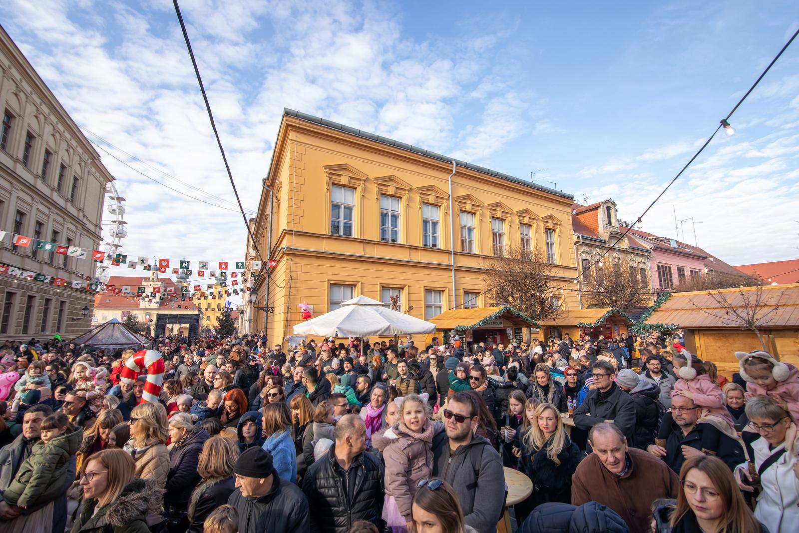 Doček male Nove godine 2023.