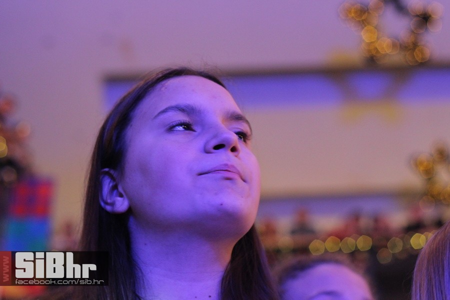 lana_i_colonia_Avenue_mall_25
