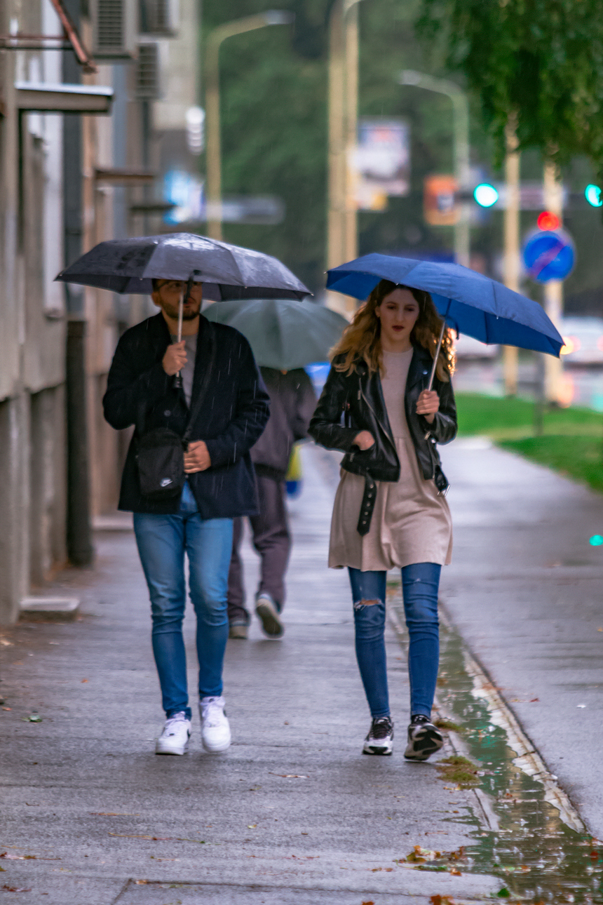 Kišni jesenji dan na osječkim ulicama