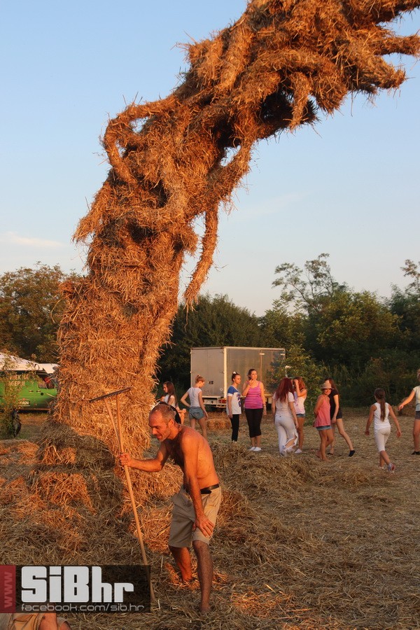 slama_dan_drugi_SiBhr_73 slama_dan_drugi_SiBhr_73