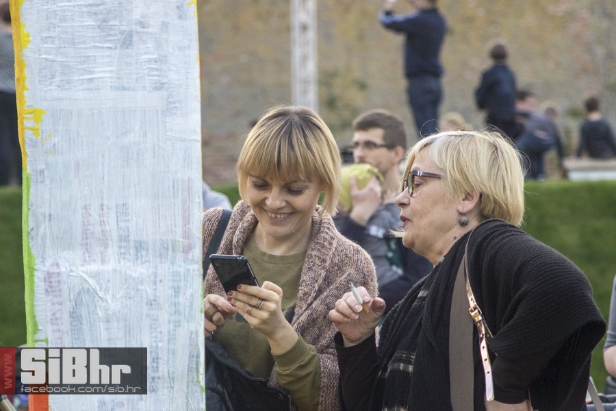 transgeneracijski_party_tvrdja_