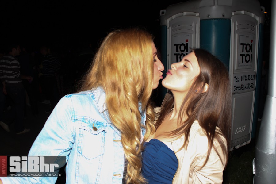 dc_party_2706_SiBhr_16 dc_party_2706_SiBhr_16