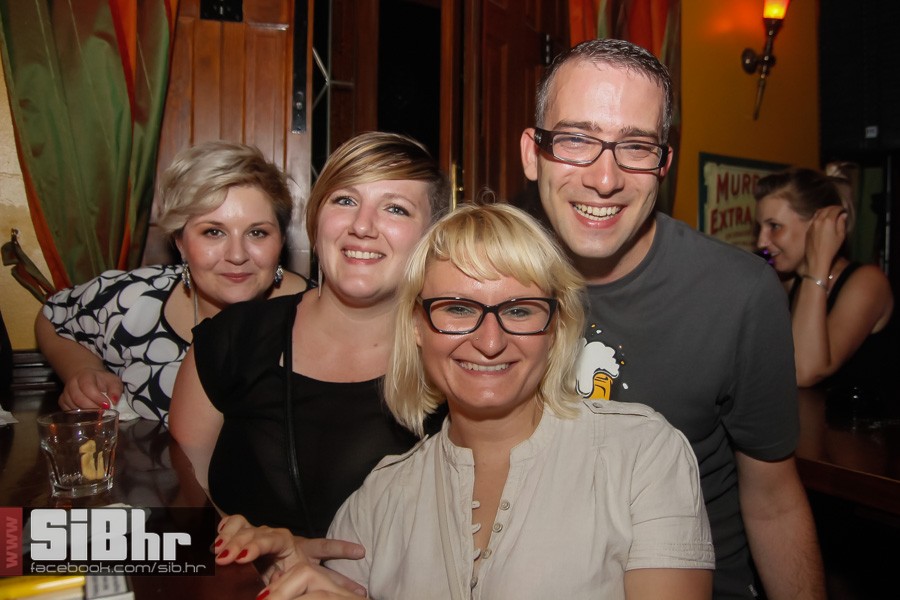 old_bridge_pub_night_life_8