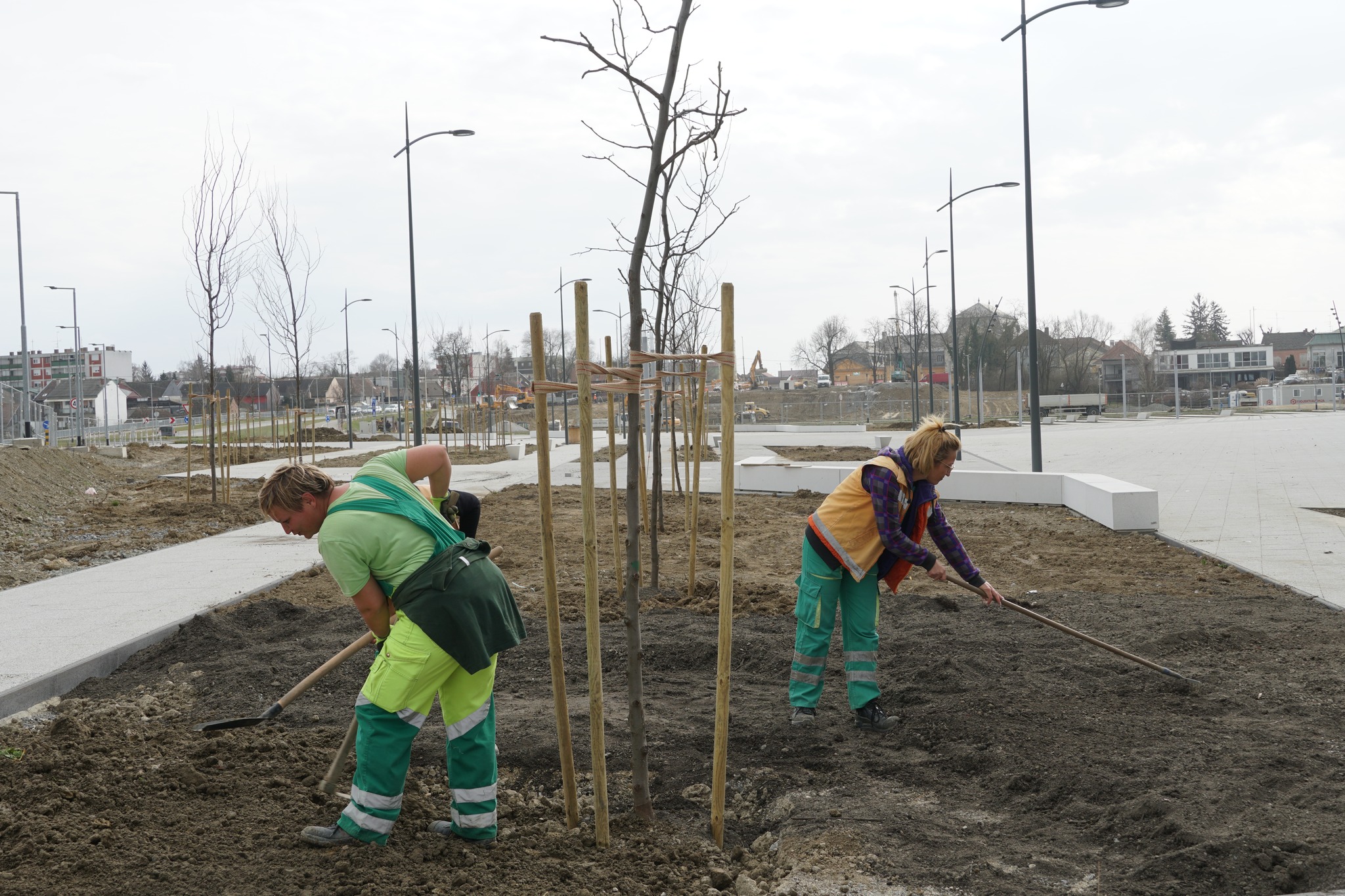 Unikom uređuje prostor oko Pampasa