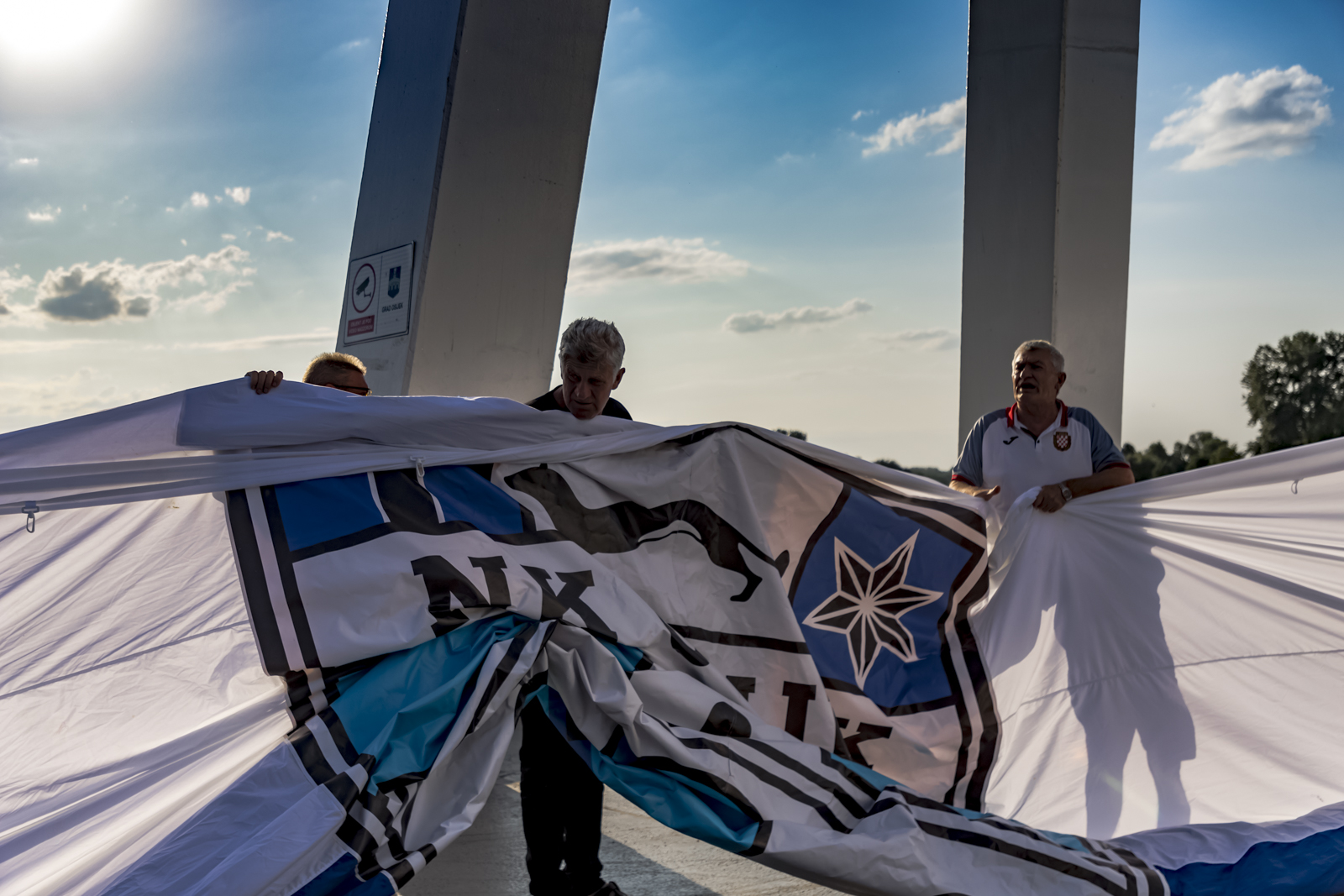 Zastava NK Osijek na mostu Zastava NK Osijek na mostu