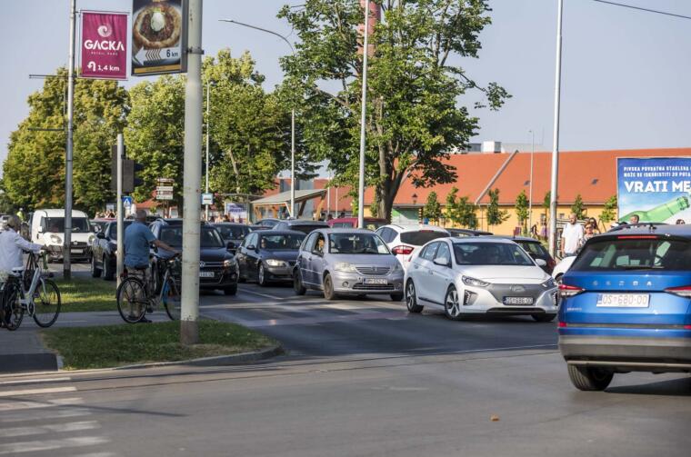 automobili promet gužva trpimirova