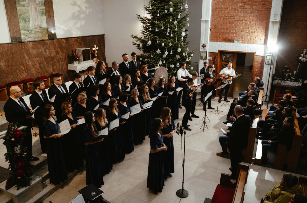 Belišće u blagdanskom ozračju: Održan božićni koncert