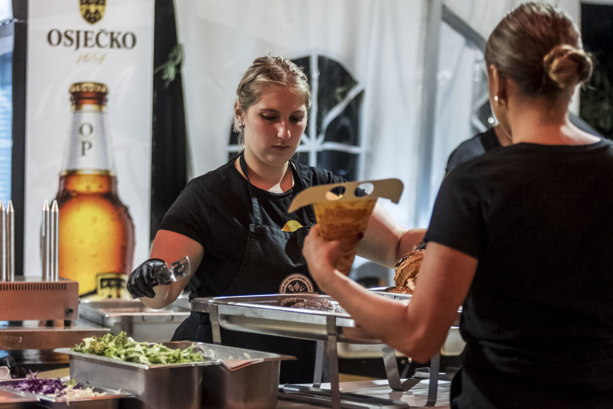 Dani prvog hrvatskog piva 2025 – Haris Džinović Dani prvog hrvatskog piva 2025 – Haris Džinović