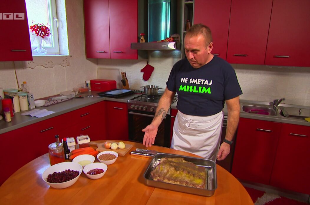 Domacin u kuhinji Domacin u kuhinji