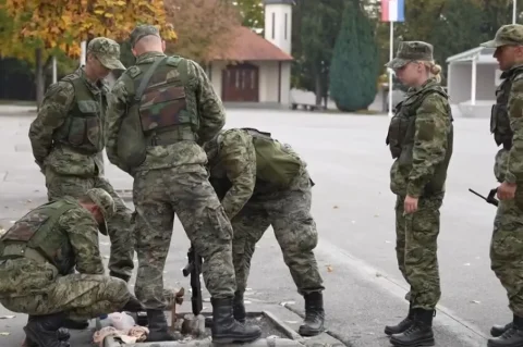 H-54e9443e-58ce-42d9-85f1-68247daeeaec-1200 H-54e9443e-58ce-42d9-85f1-68247daeeaec-1200