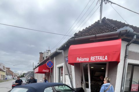 prometna – automobilom se zabio u pekarnicu