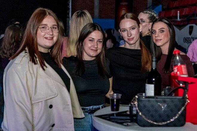 Studentska brucošijada uz koncert Nataše Bekvalac