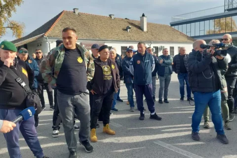 blokiranje bacanja vijenaca u dunav