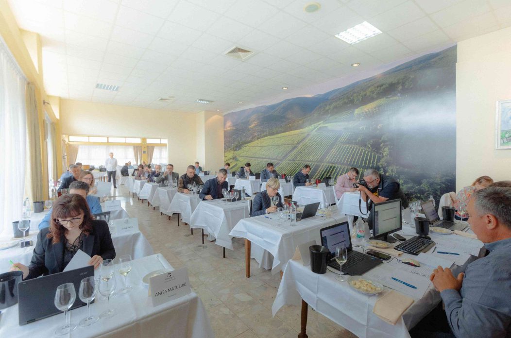Ocjenjivanje graševina u Kutjevu (FOTO – Lea Kovačević) (2) Ocjenjivanje graševina u Kutjevu (FOTO – Lea Kovačević) (2)