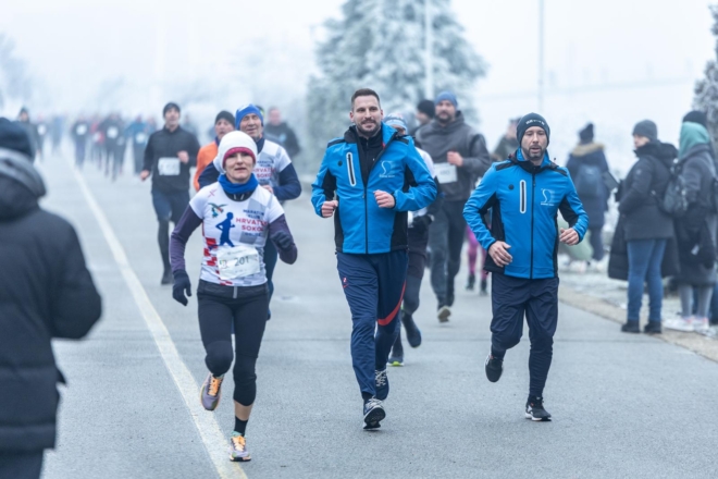 Osijek: Gradonačelnik Ivan Radić trčao je tradicionalnu novogodišnju utrku na Promenadi