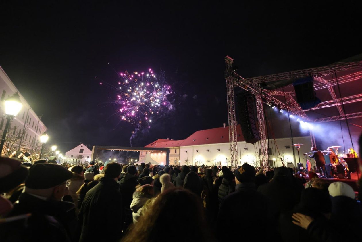 PXL_010126_144112504